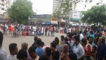 বিশেষ পরীক্ষার দাবিতে ৭ কলেজ শিক্ষার্থীদের অবরোধ