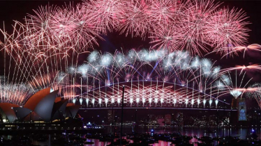 নানা আয়োজনে বিশ্বজুড়ে খ্রিষ্টীয় নববর্ষ উদযাপন