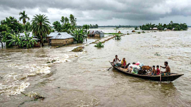 ধেয়ে আসছে বন্যা, বিপৎসীমার ওপরে নদীর পানি