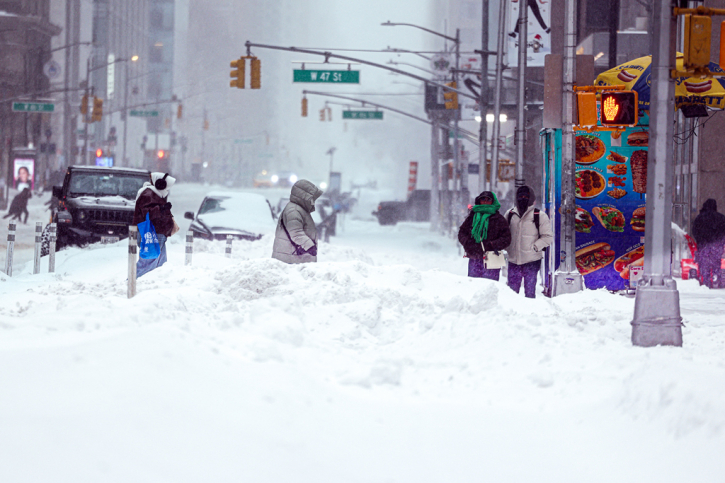 যুক্তরাষ্ট্রে তুষারঝড়ে বিদ্যুৎহীন ৮ লাখ বাড়ি