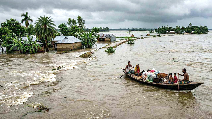 ধেয়ে আসছে বন্যা, বিপৎসীমার ওপরে নদীর পানি