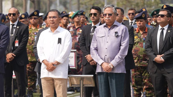 শহীদ সেনাদের কবরস্থানে রাষ্ট্রপতি ও প্রধানমন্ত্রীর শ্রদ্ধা শহীদ সেনাদের কবরস্থানে রাষ্ট্রপতি ও প্রধানমন্ত্রীর শ্রদ্ধা